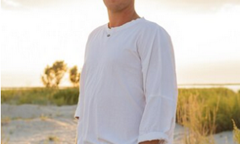 Why Are Linen Men's Beach Shirts a Must-Have for Summer?