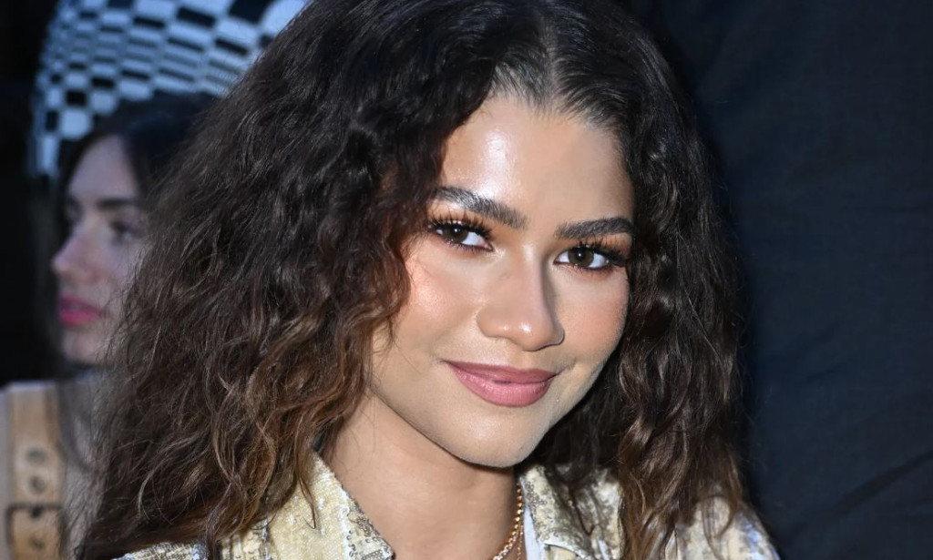 Zendaya Wows in White Dress in Paris for Louis Vuitton Fashion Show – The  Hollywood Reporter