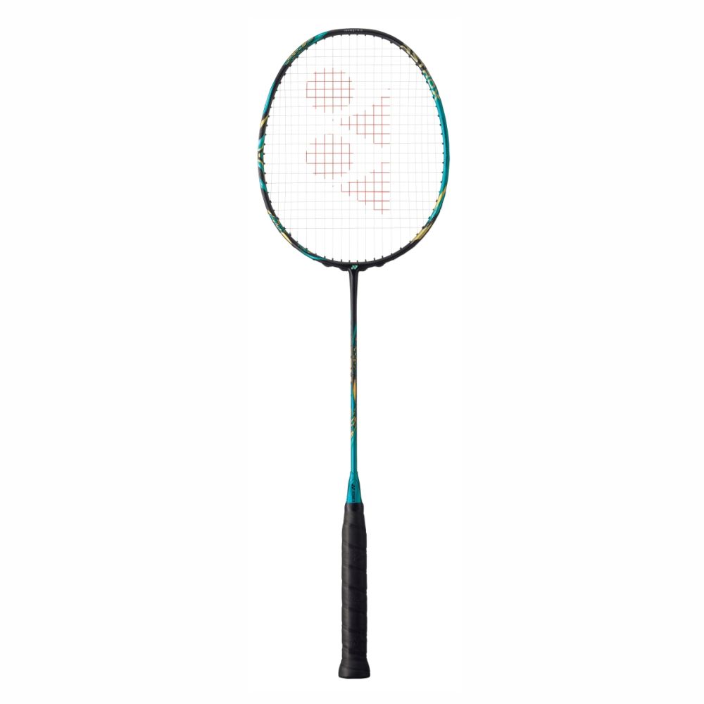 The Yonex Astrox 88S Pro badminton racket is perfect for experienced players who want a strong and precise racket on the court. It's designed to give you a lot of power and control over your shots. The racket is made with special materials that make the racket flexible, transferring energy from your hand to the racket head and making your hits more powerful. If you're a serious player looking for a high-performance racket, the Astrox 88S Pro is a great